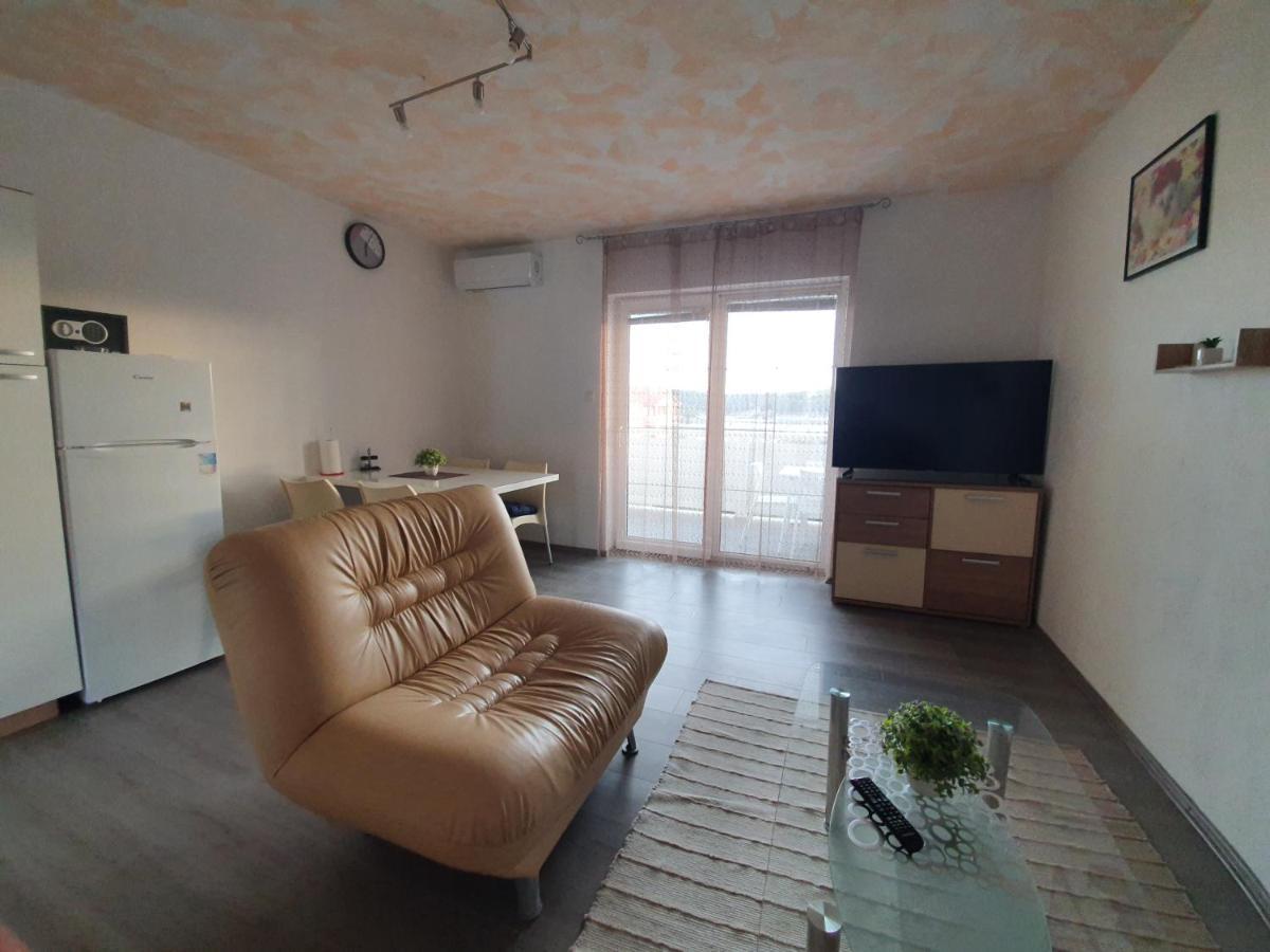 Ferienwohnung 6 M, 50 M Do Plaze Barbat na Rabu Exterior foto